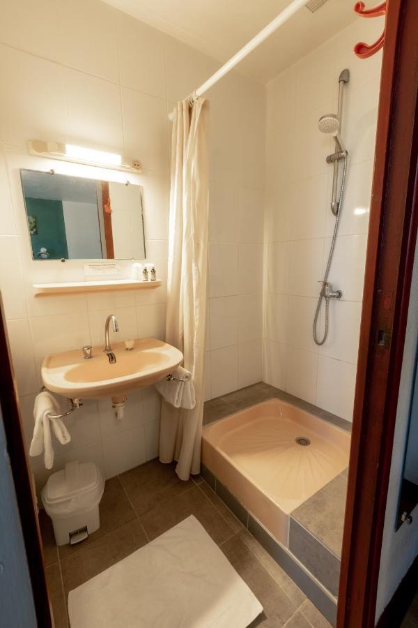 Le Clos Grand Pradines  Bagian luar foto