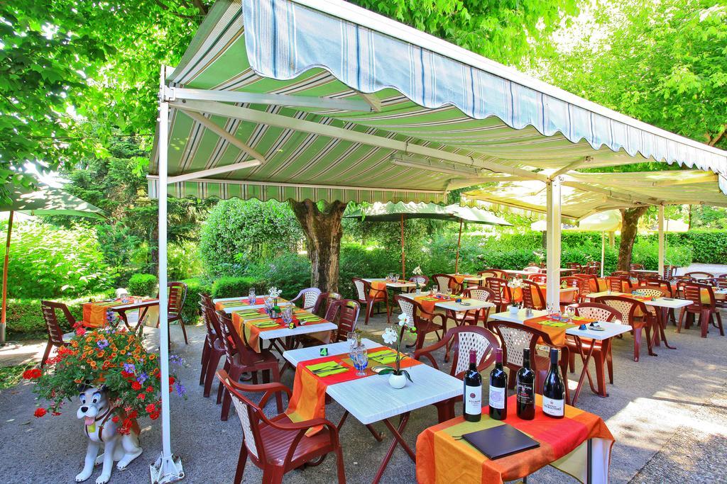 Le Clos Grand Pradines  Bagian luar foto